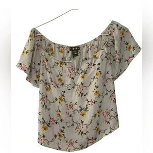 Off-the-shoulder  floral crop top​